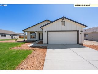 874 Ne Laurel Springs Dr, Hermiston, OR 97838