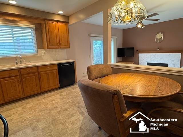 34316 Tomahawk Drive, Westland, MI 48185