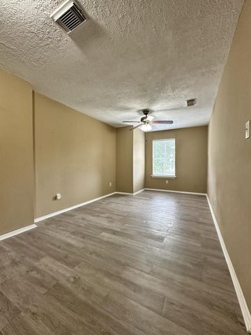 6910 Bayou Crest Drive, Houston, TX 77088