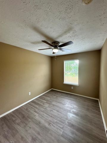 6910 Bayou Crest Drive, Houston, TX 77088