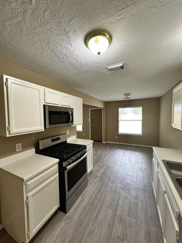 6910 Bayou Crest Drive, Houston, TX 77088