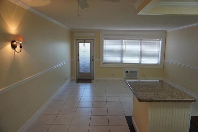 34 Andover B, West Palm Beach, FL 33417