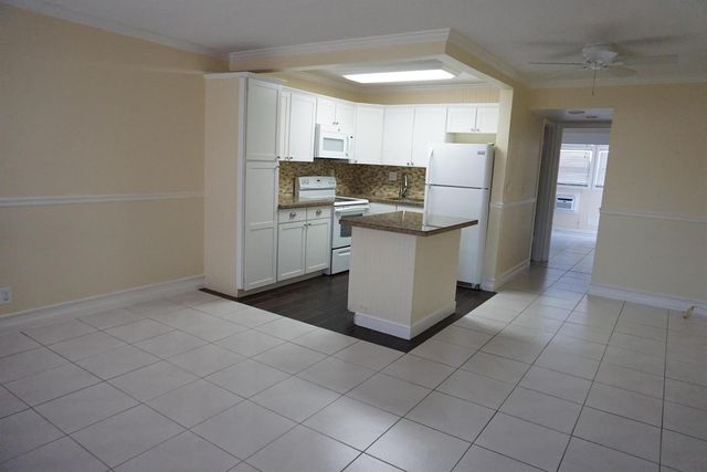 34 Andover B, West Palm Beach, FL 33417