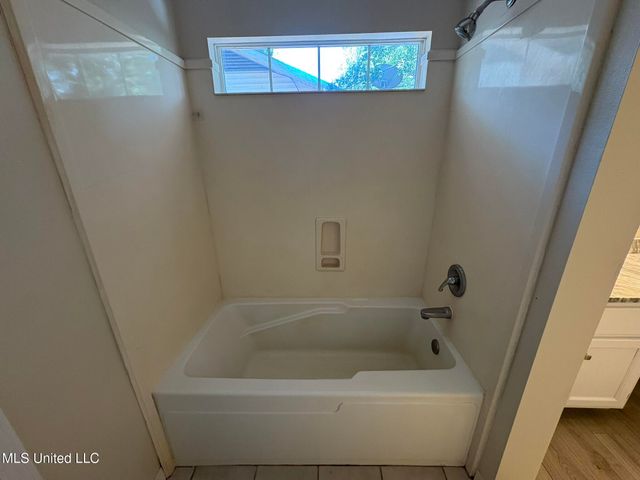 1517 S 10th Street, Ocean Springs, MS 39564