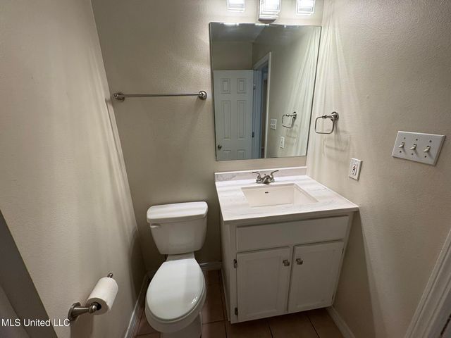 1517 S 10th Street, Ocean Springs, MS 39564