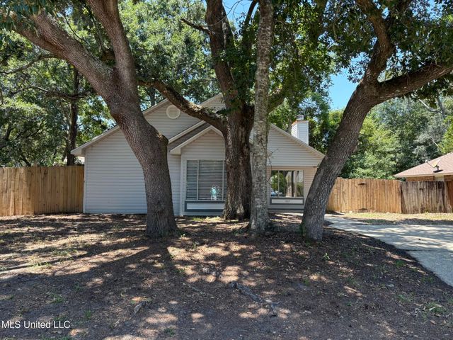 1517 S 10th Street, Ocean Springs, MS 39564