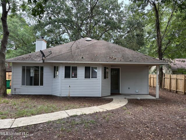 1517 S 10th Street, Ocean Springs, MS 39564