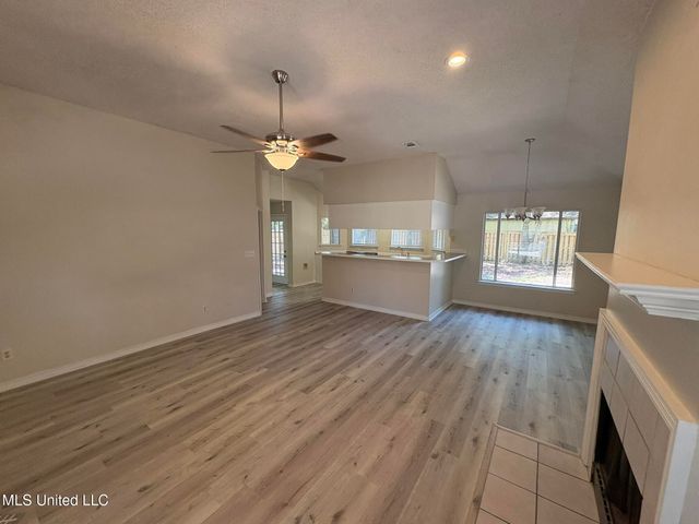 1517 S 10th Street, Ocean Springs, MS 39564
