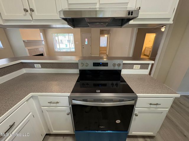 1517 S 10th Street, Ocean Springs, MS 39564
