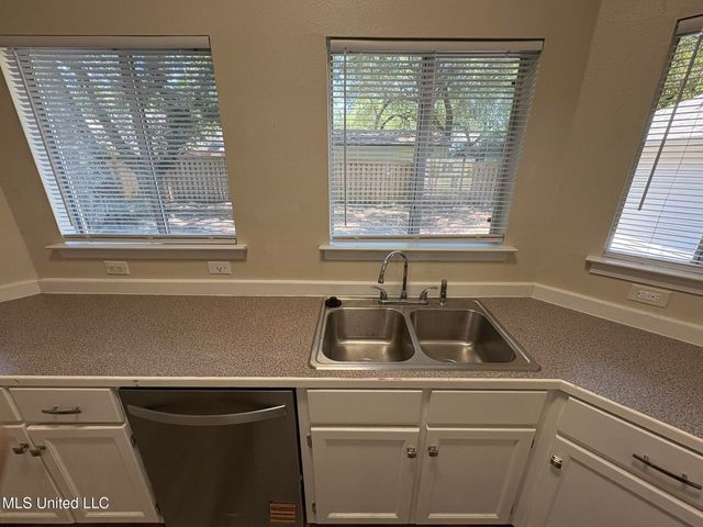 1517 S 10th Street, Ocean Springs, MS 39564