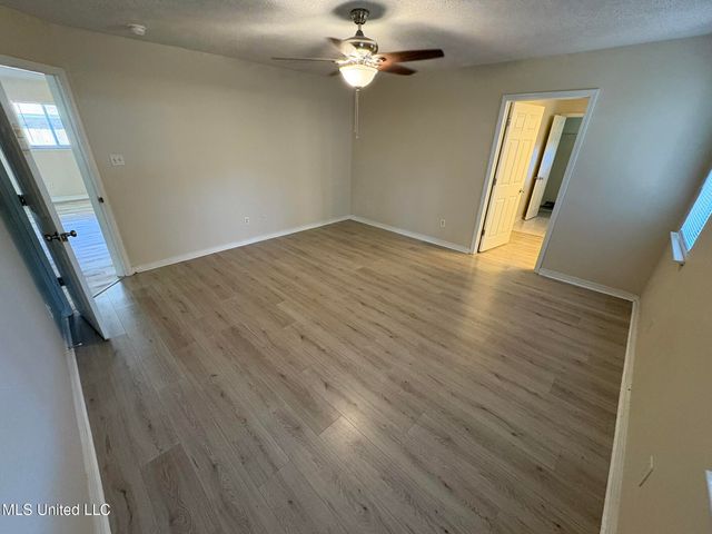 1517 S 10th Street, Ocean Springs, MS 39564