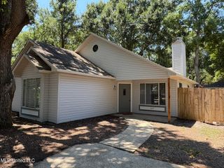 1517 S 10th Street, Ocean Springs, MS 39564