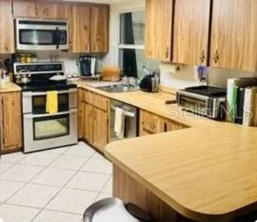 Image 7 of property listing at 13612 FRANCES AVENUE, Hudson, FL 34667