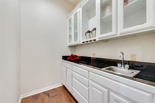 4601 Edge Creek Lane, Arlington, TX 76017