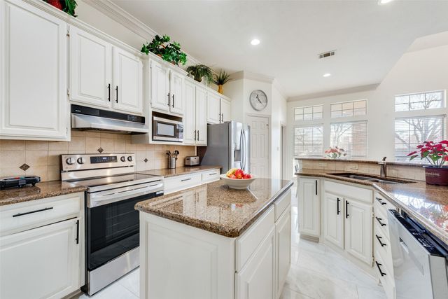 4601 Edge Creek Lane, Arlington, TX 76017