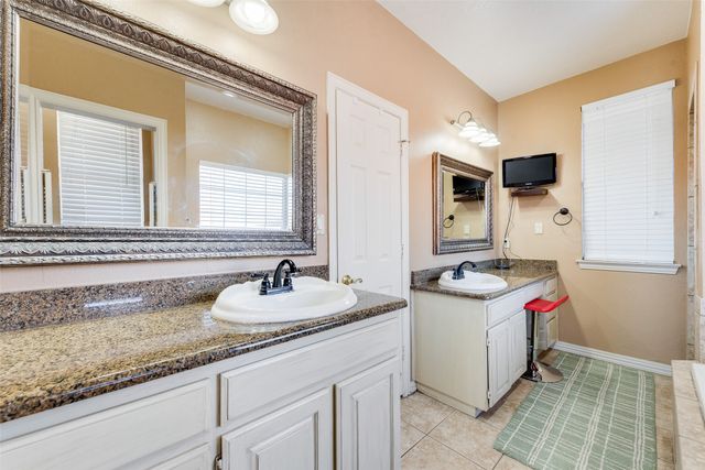 4601 Edge Creek Lane, Arlington, TX 76017