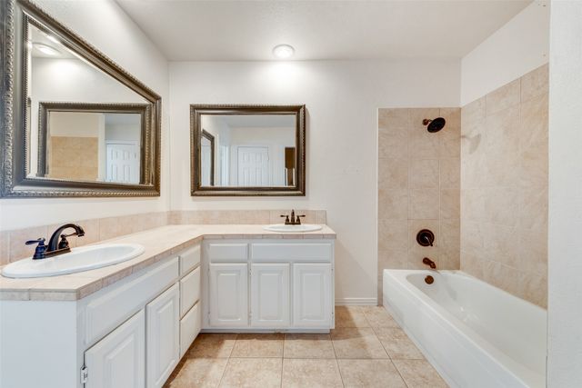 4601 Edge Creek Lane, Arlington, TX 76017