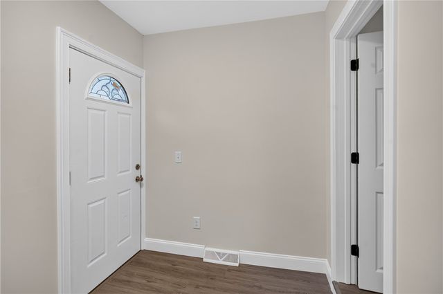 68 Uncas Street, Warwick, RI 02889