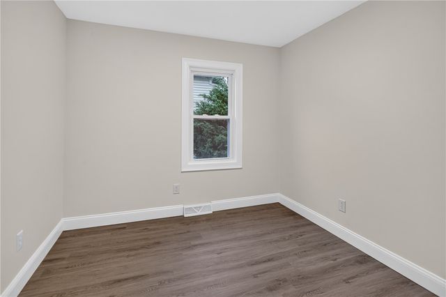 68 Uncas Street, Warwick, RI 02889