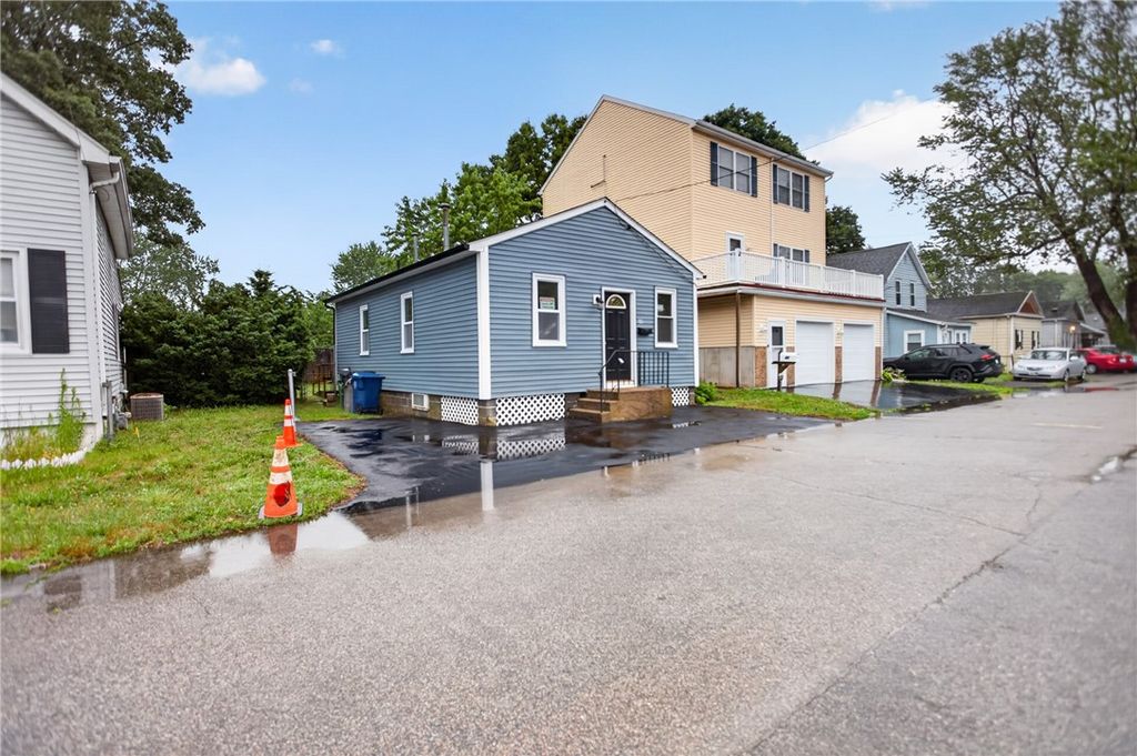 68 Uncas Street, Warwick, RI 02889