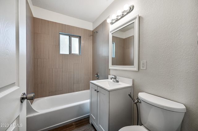 7956 W GLENDALE Avenue 1, Glendale, AZ 85303