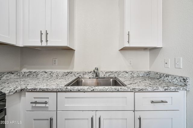 7956 W GLENDALE Avenue 1, Glendale, AZ 85303