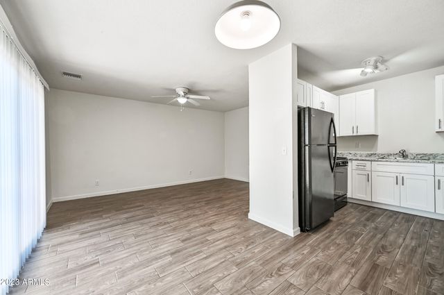 7956 W GLENDALE Avenue 1, Glendale, AZ 85303