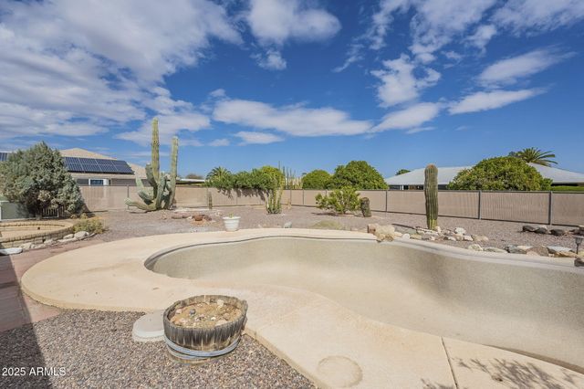 19825 N 100TH Avenue, Sun City, AZ 85373