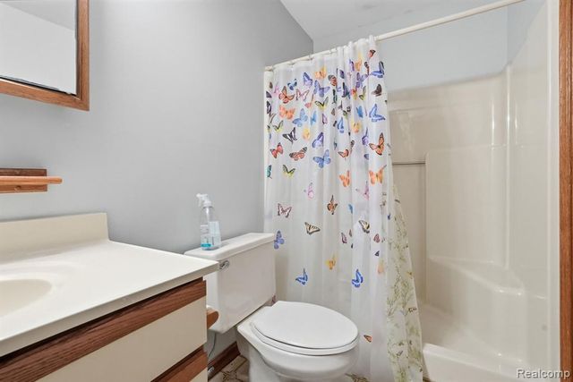 5436 N Lakeshore Road, Deckerville, MI 48427