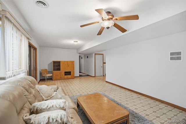 5436 N Lakeshore Road, Deckerville, MI 48427