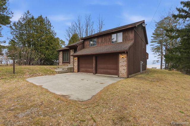 5436 N Lakeshore Road, Deckerville, MI 48427