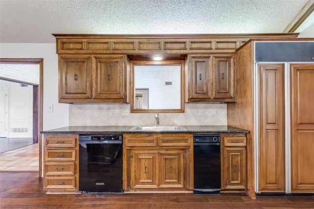 16842 Village Lane, Dallas, TX 75248