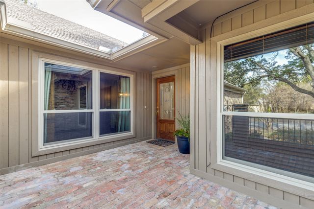 16842 Village Lane, Dallas, TX 75248