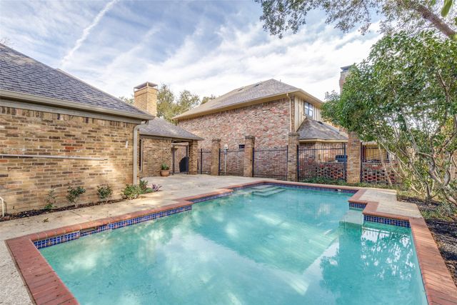 16842 Village Lane, Dallas, TX 75248