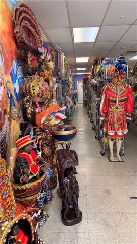 1580 W 37 St, Hialeah, FL 33012