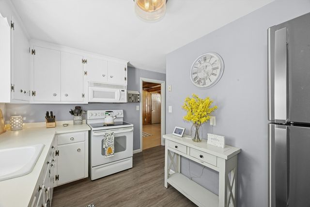 13 Dennis Circle, Northborough, MA 01532