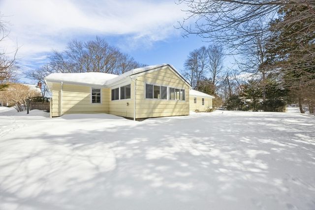 13 Dennis Circle, Northborough, MA 01532