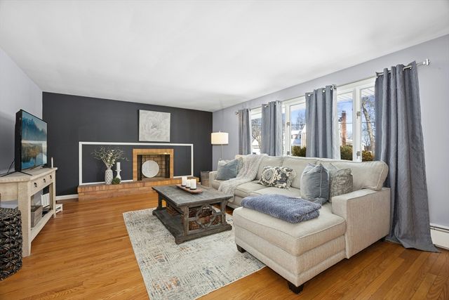 13 Dennis Circle, Northborough, MA 01532