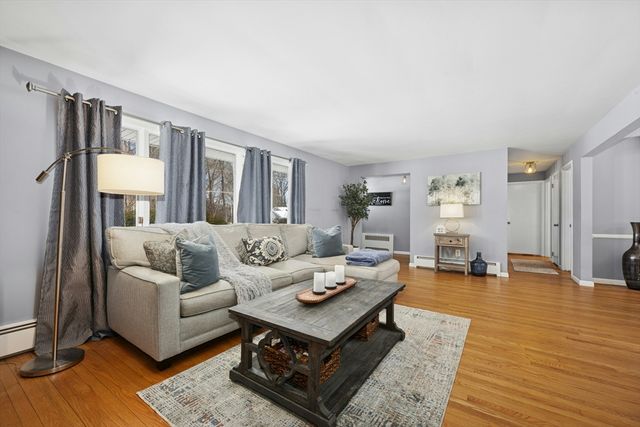 13 Dennis Circle, Northborough, MA 01532