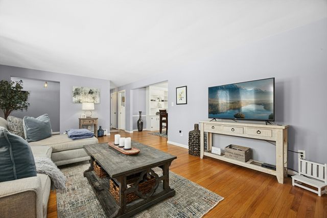 13 Dennis Circle, Northborough, MA 01532