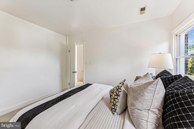 4225 MEADE ST NE, Washington, DC 20019