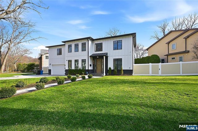 66 Knollwood Drive, Paramus, NJ 07652