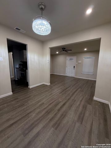 659 olmos, San Antonio, TX 78212