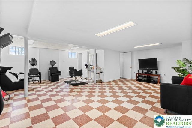 1804 Elmhurst Drive, Whitehall Twp, PA 18052
