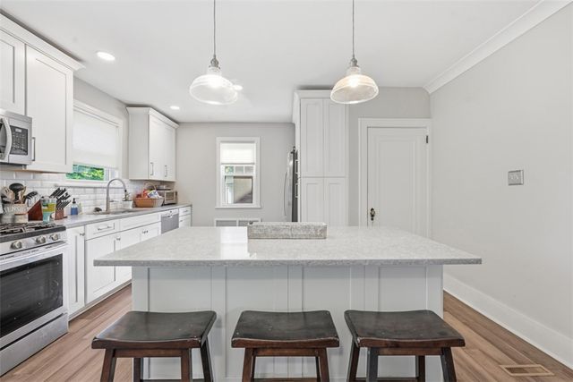 212 Morewood Rd, Shaler, PA 15116
