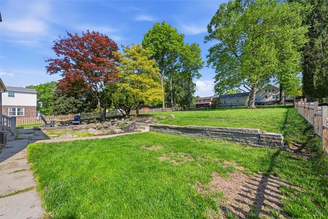 212 Morewood Rd, Shaler, PA 15116