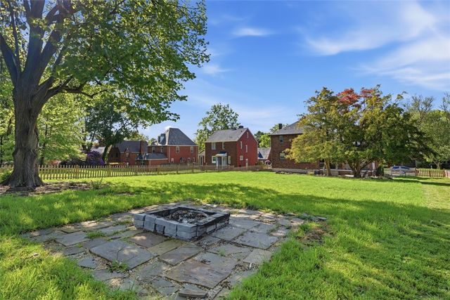 212 Morewood Rd, Shaler, PA 15116