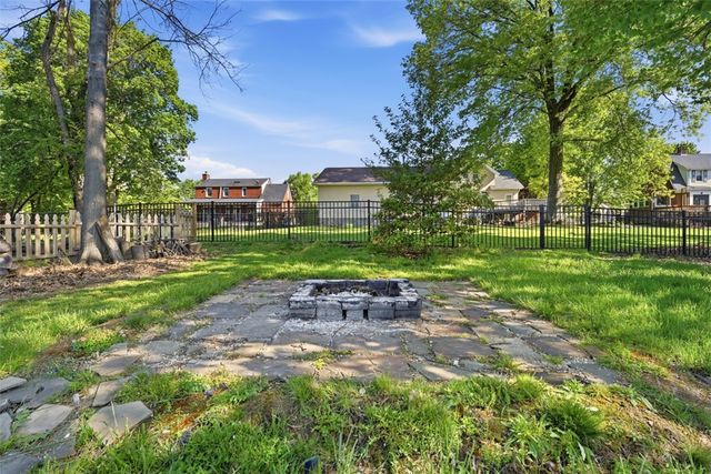 212 Morewood Rd, Shaler, PA 15116