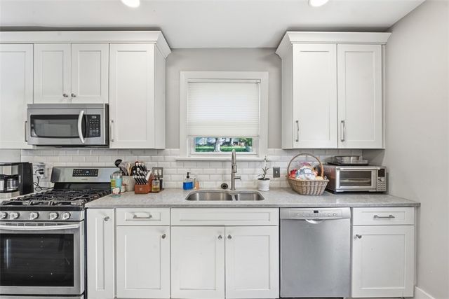 212 Morewood Rd, Shaler, PA 15116