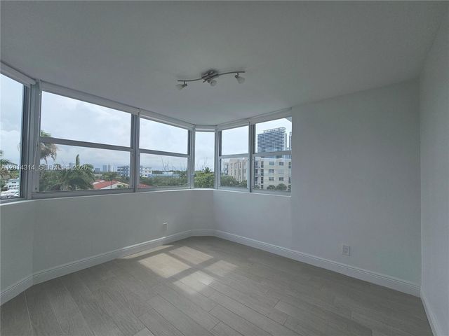 16546 NE 26th Ave 5H, North Miami Beach, FL 33160